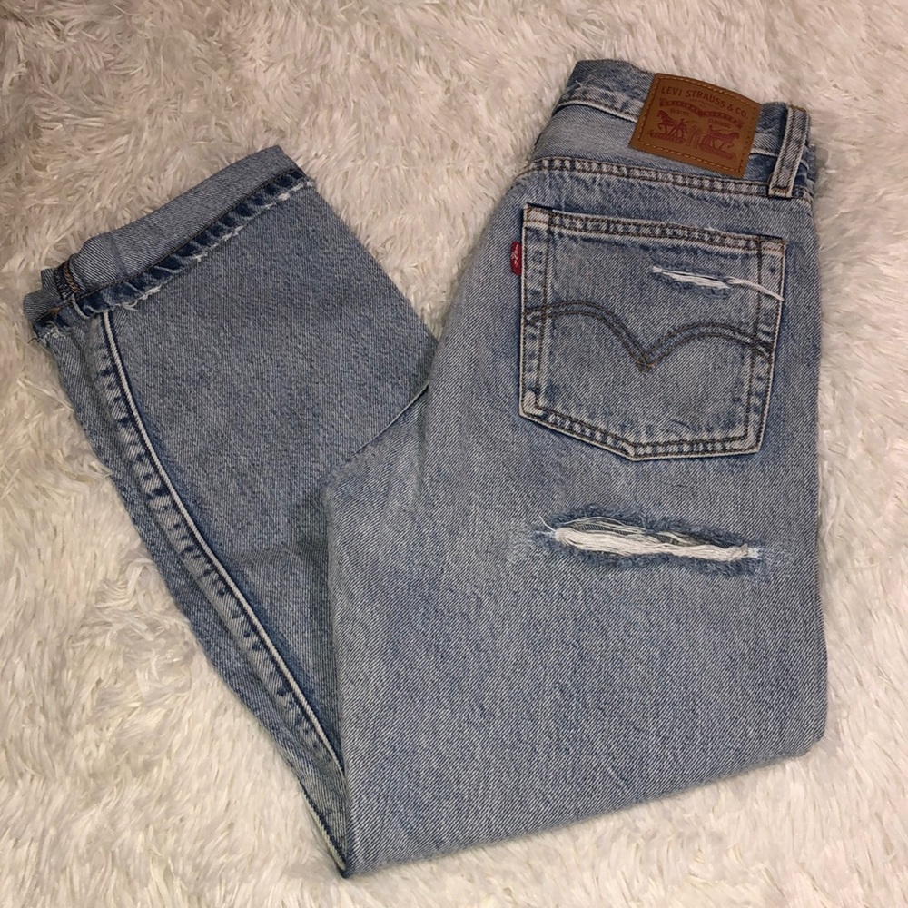 Levi’s Distressed boyfriend jeans